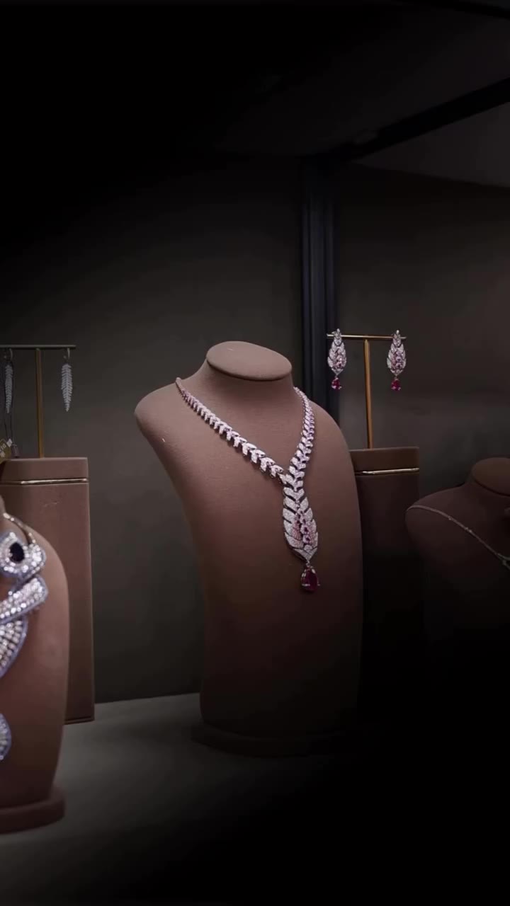 Let every celebration sparkle a little brighter. ✨ Discover the DIAVO Festive…