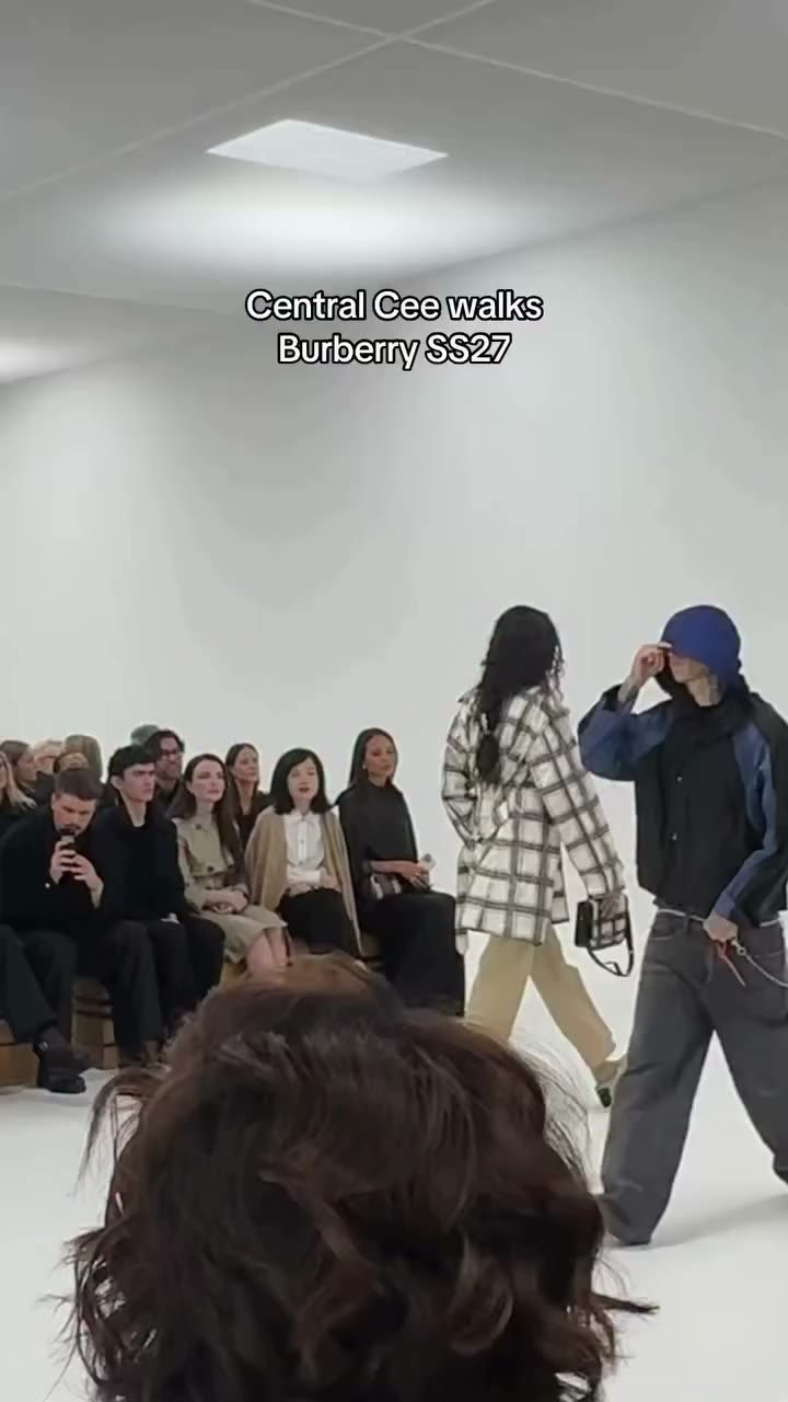 @centralcee が、ロンドン・ファッションウィークにて行われた @burberry 2027年春夏コレクションのランウェイショーに出演🥹✨…