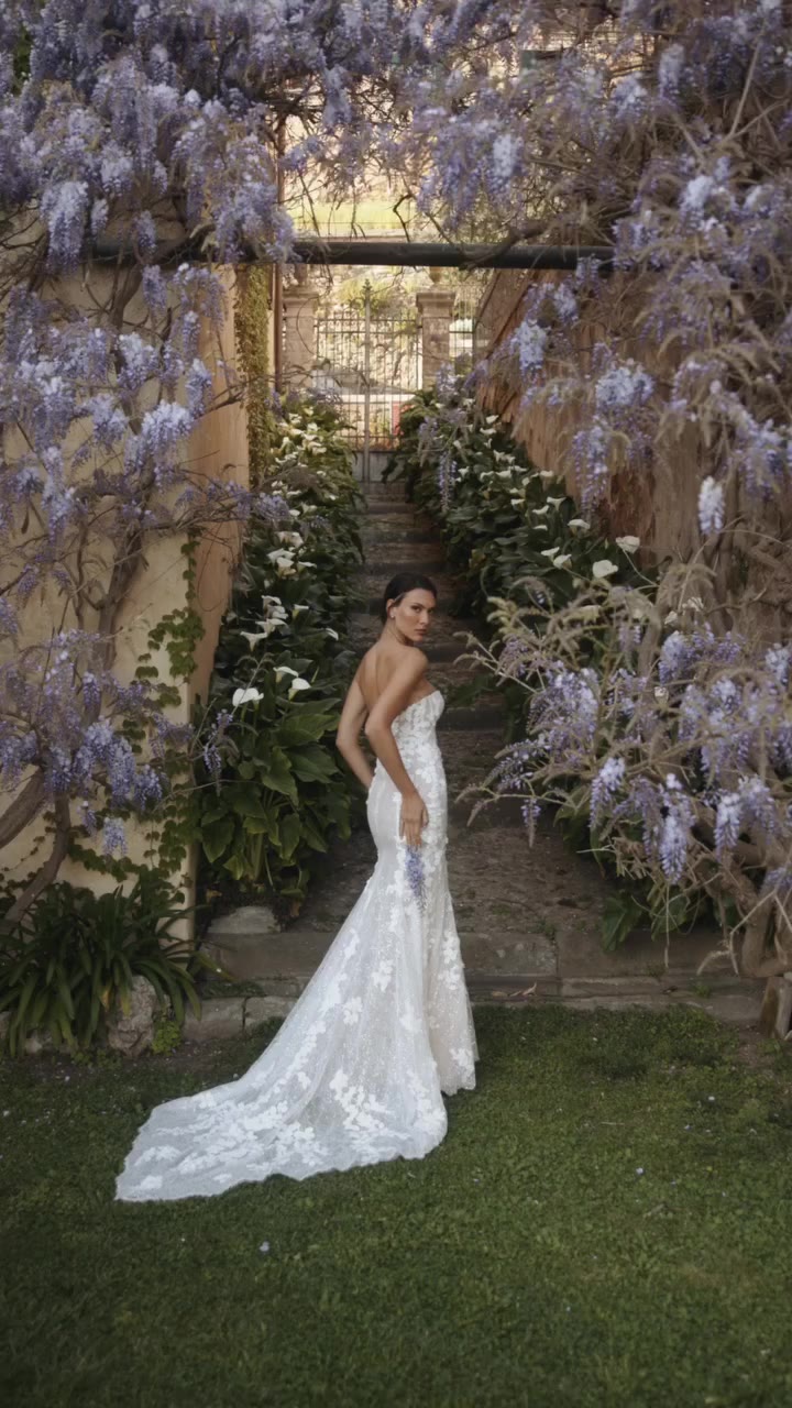 This gown doesn’t wait for the perfect moment — it creates it. ✨Strong…