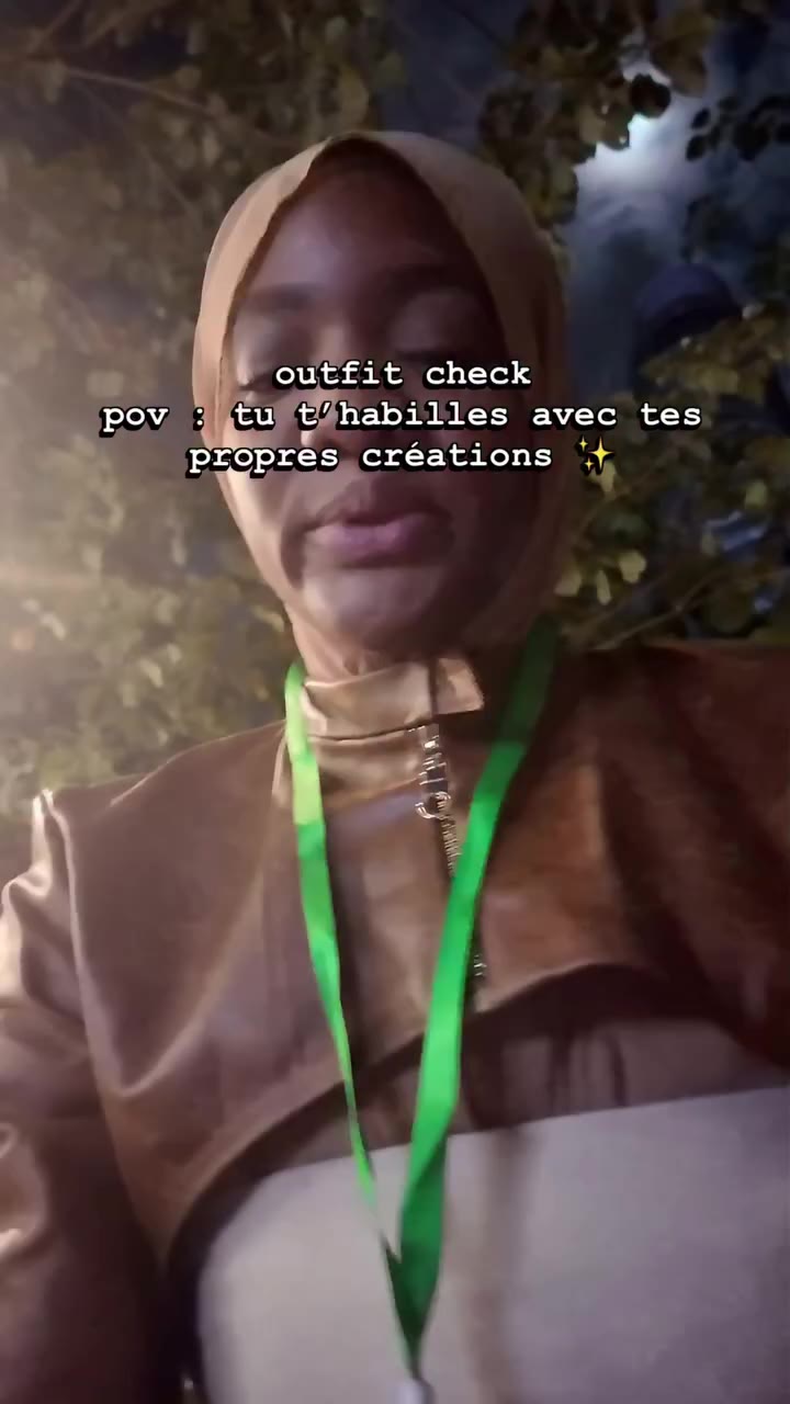 pas de talons c’était la fin de la journée là 🤣 veste en cuir @naaniya__ robe…