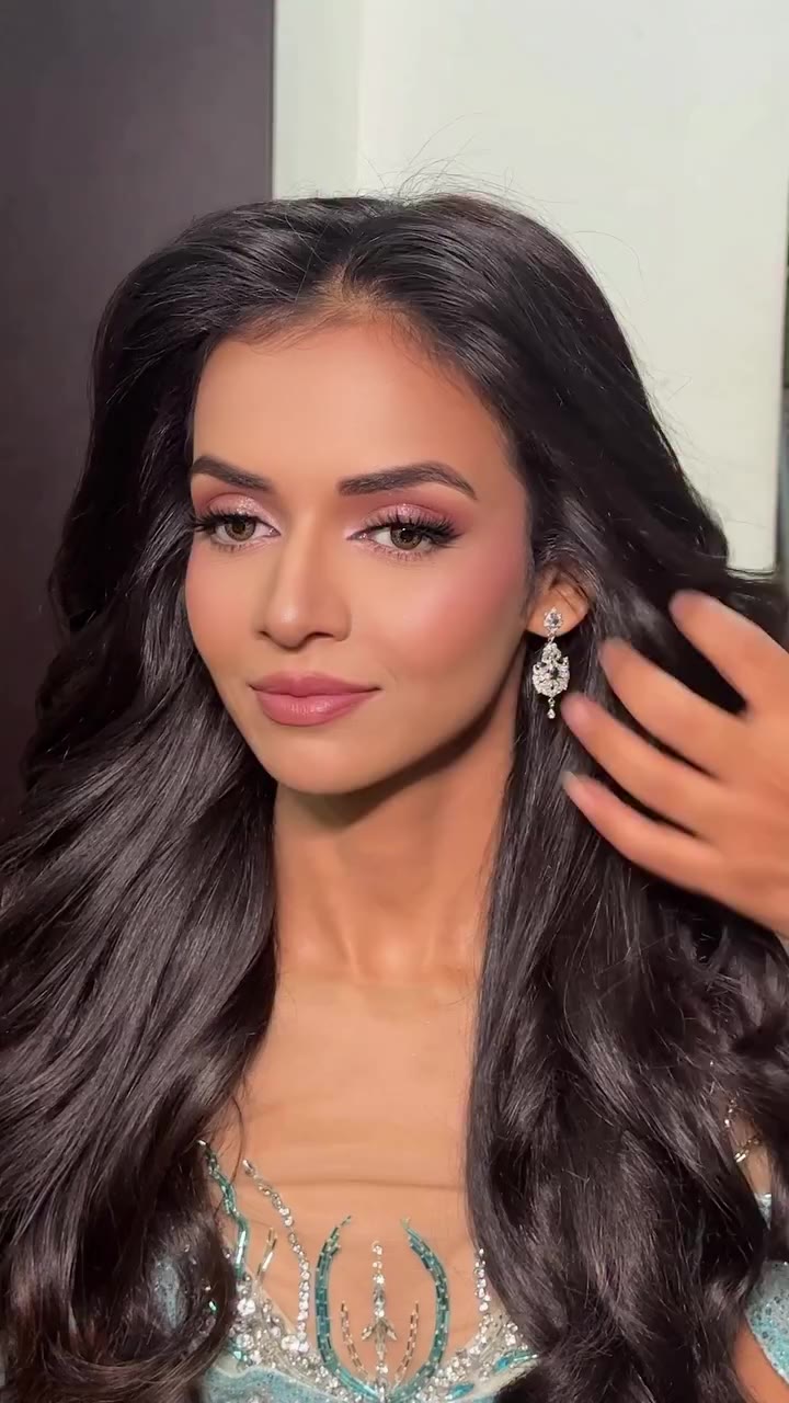 Miss madhya pradesh @umanga_kumawat is loving her hair and makeup this day…