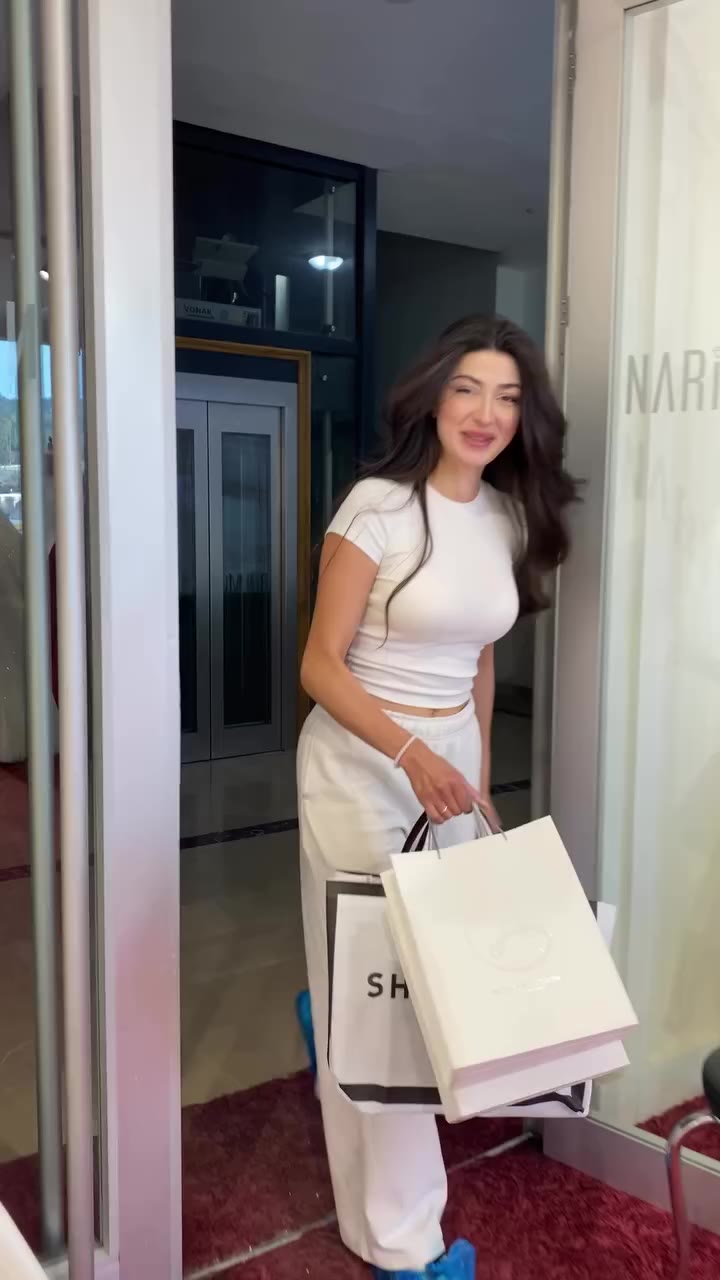 Dilara Hanım’a keyifli bir düğün süreci dileriz 😊🤍 #NarinBridals…