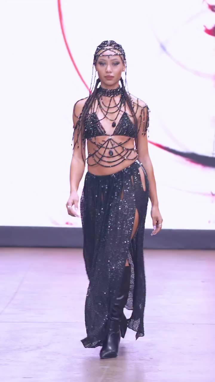 Witness model @imanipalasie walk all for the new collection for the…