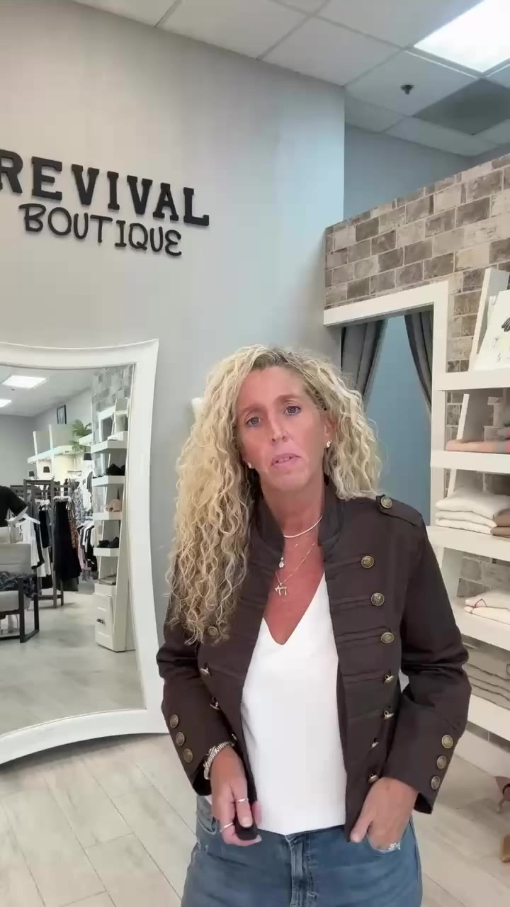 THE must-have jacket of the season. 🤎🖤 Military-inspired, lightweight and…