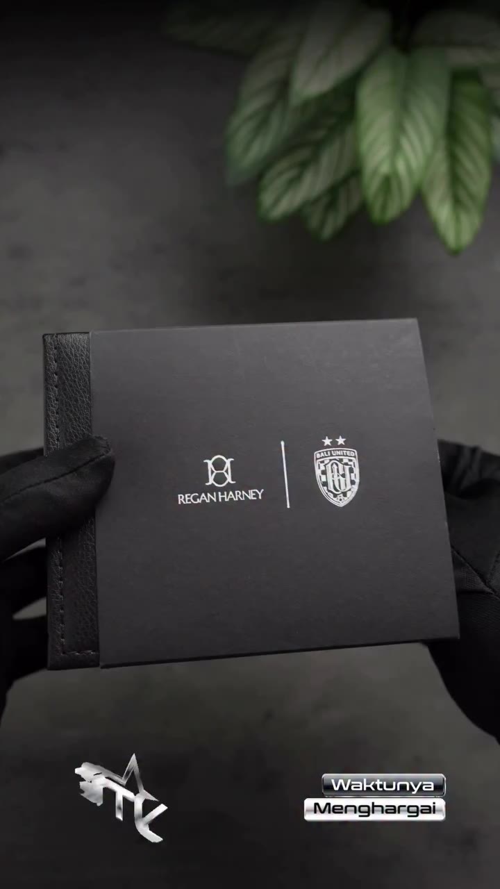 Jam tangan ini terinspirasi dari Jersey away Bali United! ⚽️ Kolaborasi Regan…