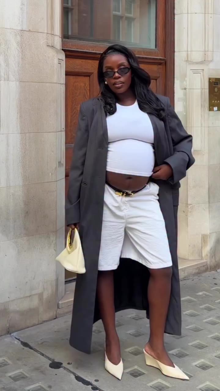 Me 🤝 having the bump out every chance I get #autumnoutfits #outfitsoftheweek…