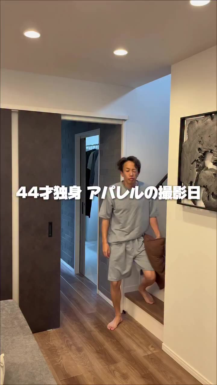 44才独身 アパレル職の撮影日 本日は9/1 アパレルは秋なので、しっかり働きます ミーティングを済ませて 蕎麦屋で昼食、ゴマだれ最高 EC撮影開始…