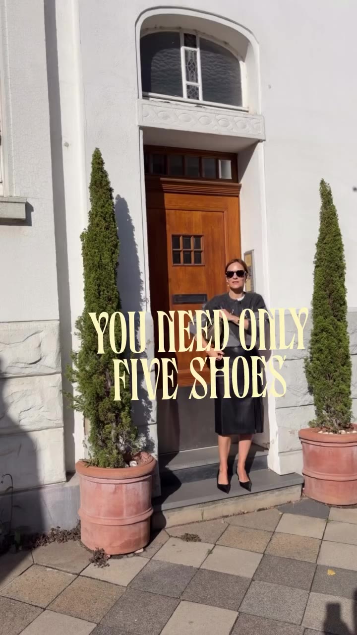 5 zapatos que necesitamos 🥰 1.Mocasines @zara 2. Bailarinas @ganzitos_shoes…