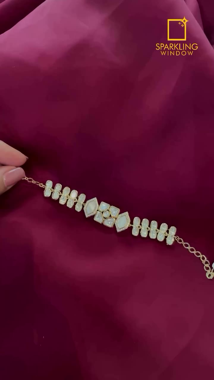 NEW DELICATE BRACELETS for all my ladies 🥰 Minimal is back and we’ve launched…