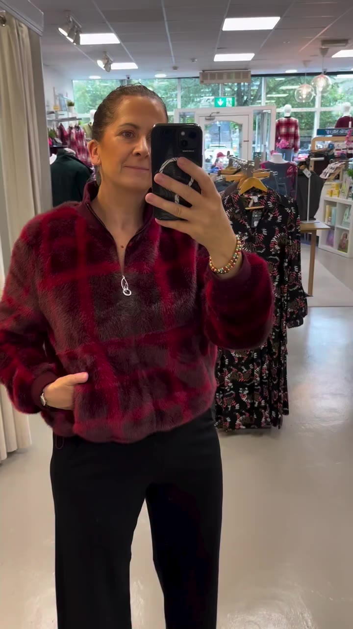 Shop in our Carlow Boutique R93A8N4 Phone 059 9182027 Shop online www.savana.ie