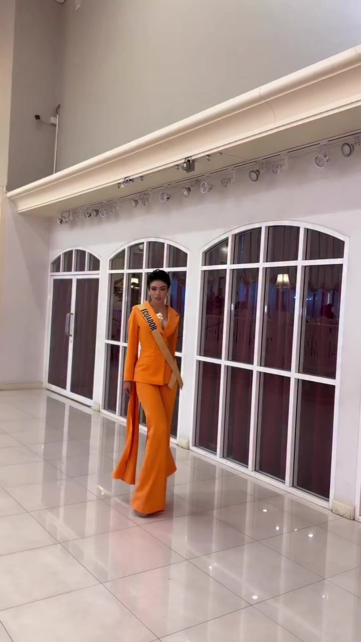 Día 5 🧡 @missgrandinternational @cnbecuador @missgrandecuador - 👗…