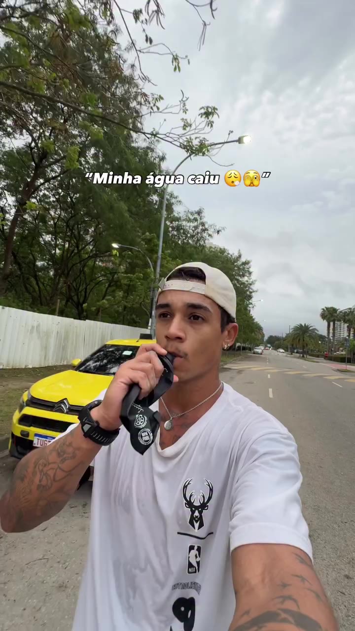 Deixei cair minha água. 😰🥶 @adidas @adidasbrasil #foryou #viral #runner…