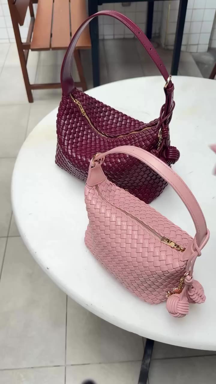The two sizes Anyaman Mia and Anyaman Ruby 🩷❤️ #handbag #belovedone #malaysia…
