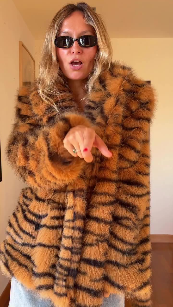 in my natural habitat 🐅❤️🪩 #falloutfit #fauxfurcoat