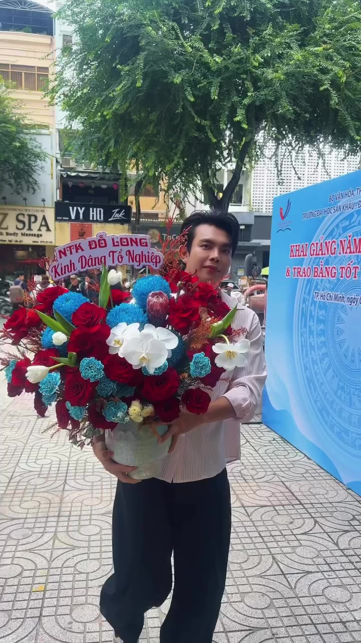 Đỗ Long thành kính hướng về ngày Giỗ Tổ sân khấu với tất cả lòng biết ơn, xin…