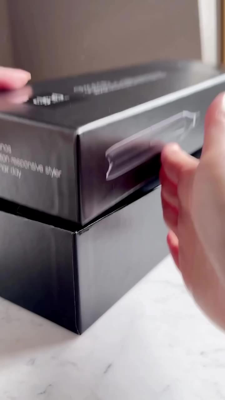 Unboxing de um ícone. A ghd Chronos está pronta para fazer parte dos teus…