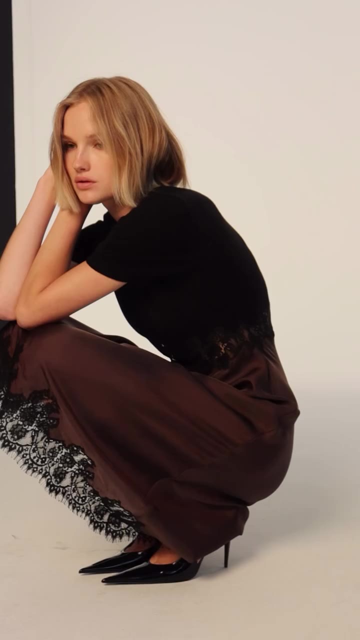 The softer side of fall dressing. Baylee wears the Kaya midi dress in Espresso…