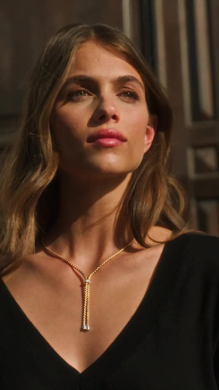 The Milanese autumn turns golden with the Eka collection. #FOPE #finejewellery…