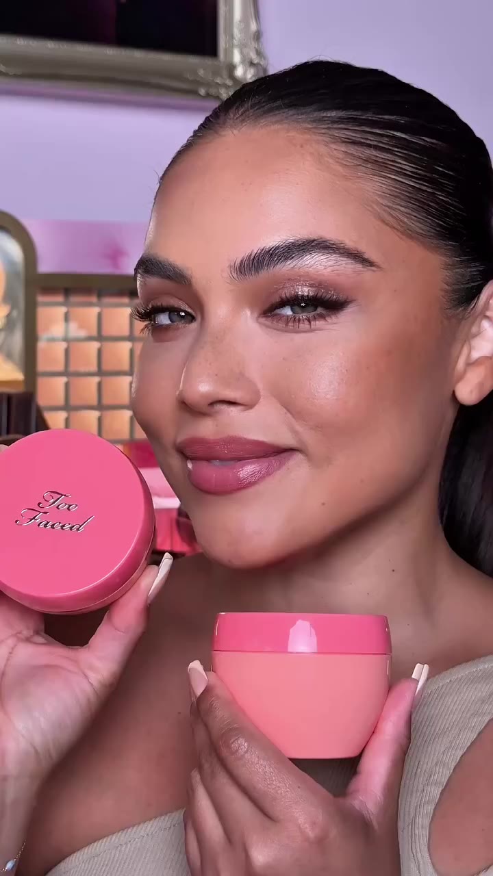 The powder that does it all 🍑✨ Global Celebrity Makeup Artist Daniel…