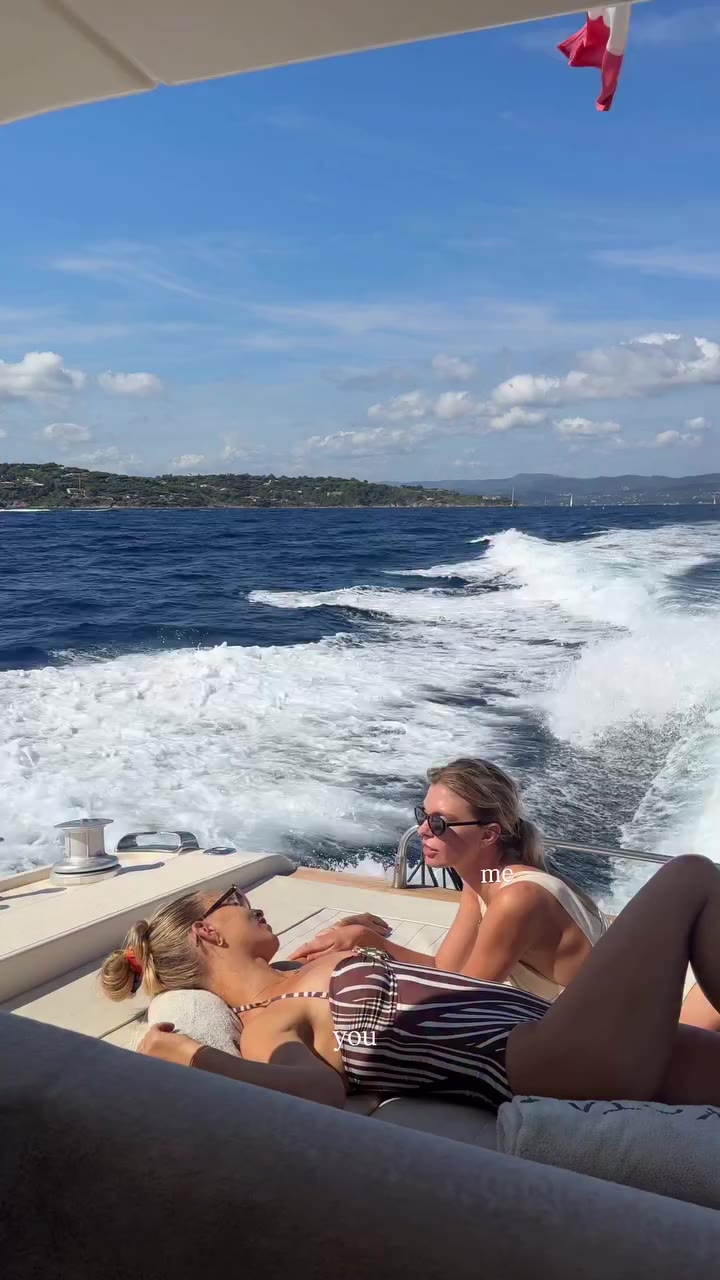 Me + You 👯‍♀️💦💞 slightly too obsessed with each other 🫠