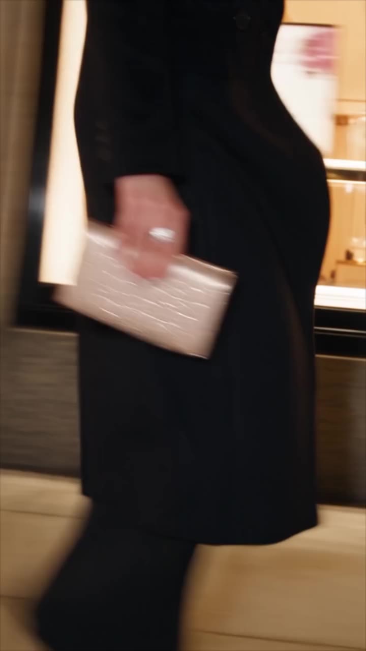 Blinding lights, city nights, and this chic clutch. End of season sale is now…