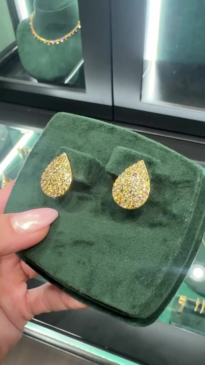 Met my love language a little late... turns out it’s carat weight. 😎💎…