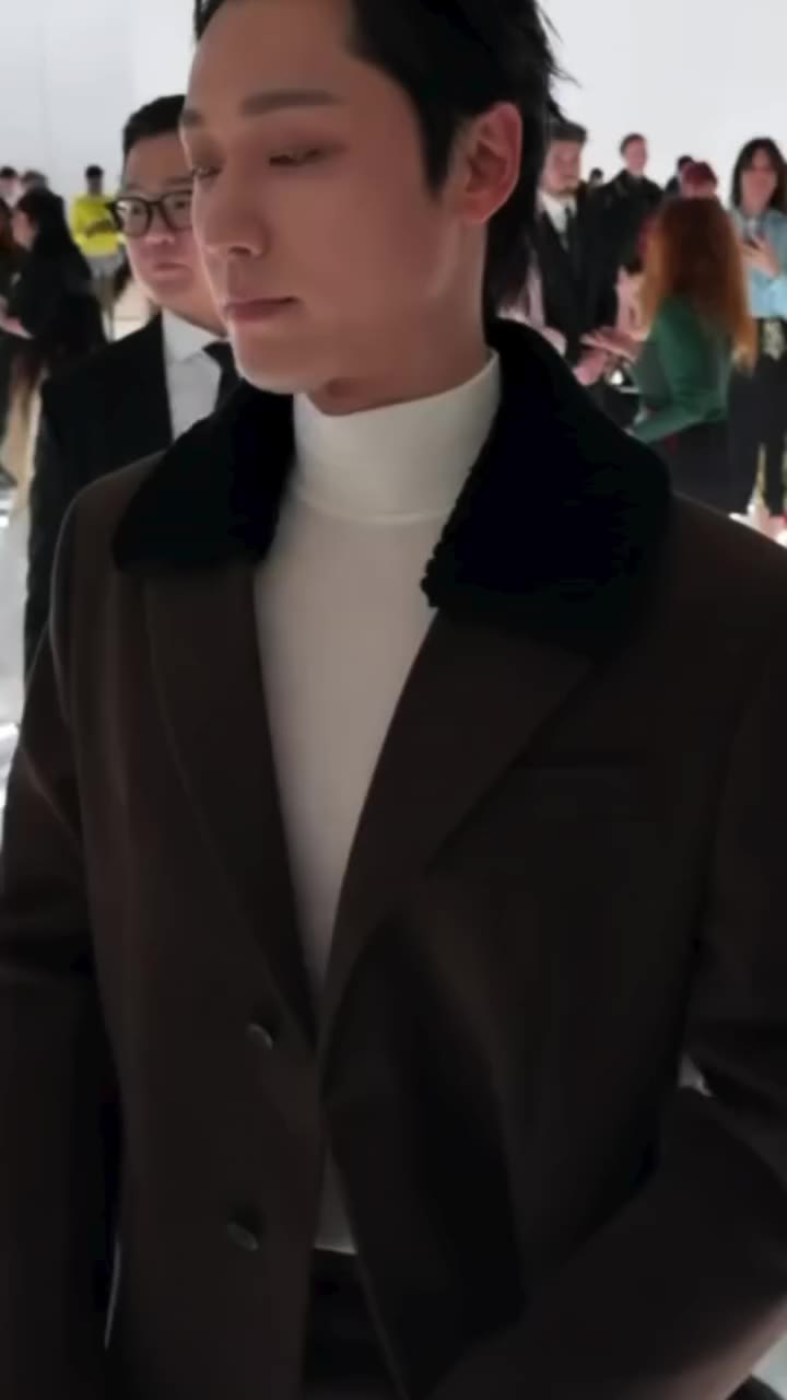A closer look at the star power inside the @prada show in Milan today. We’re…