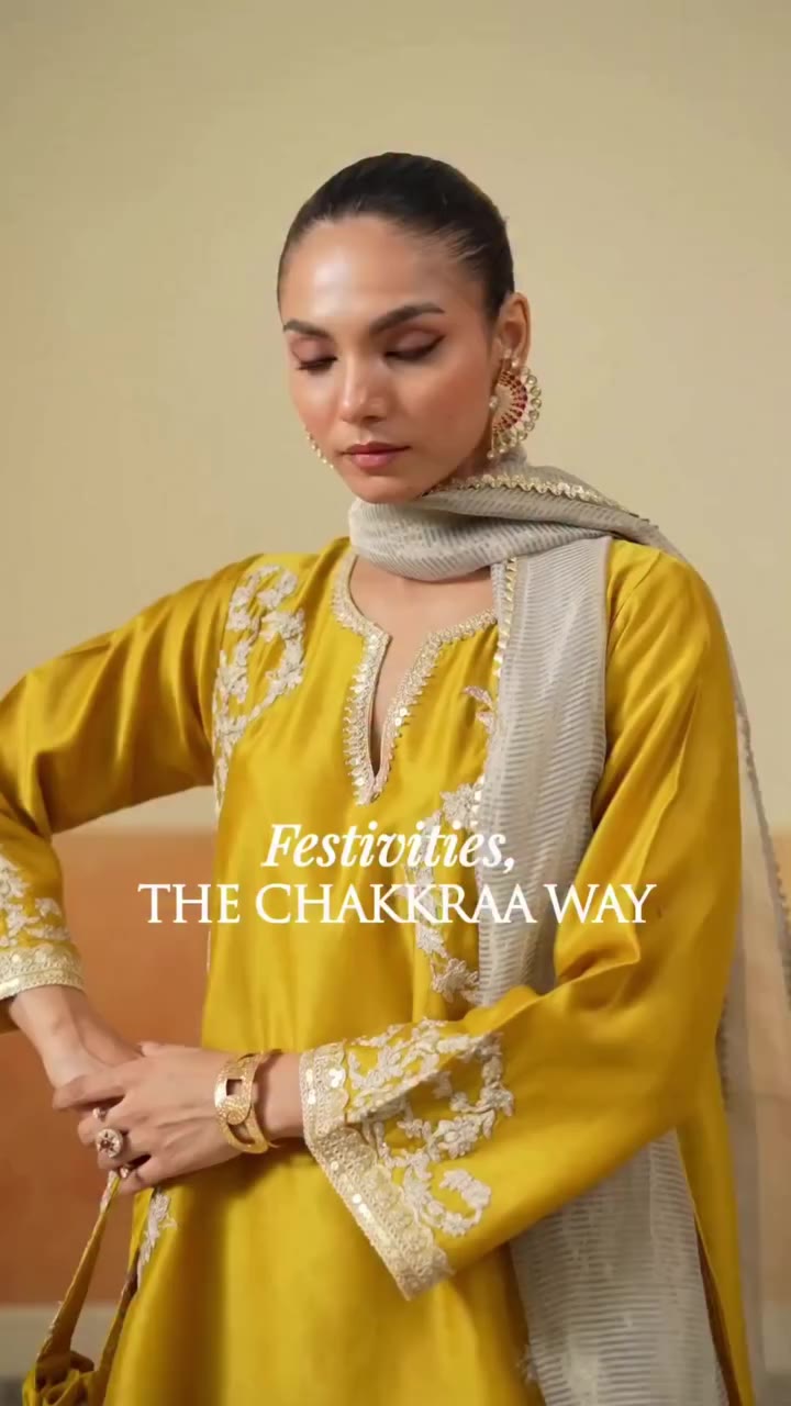 A little gold for the season ahead. ✨ Warm tones, fluid layers and details…