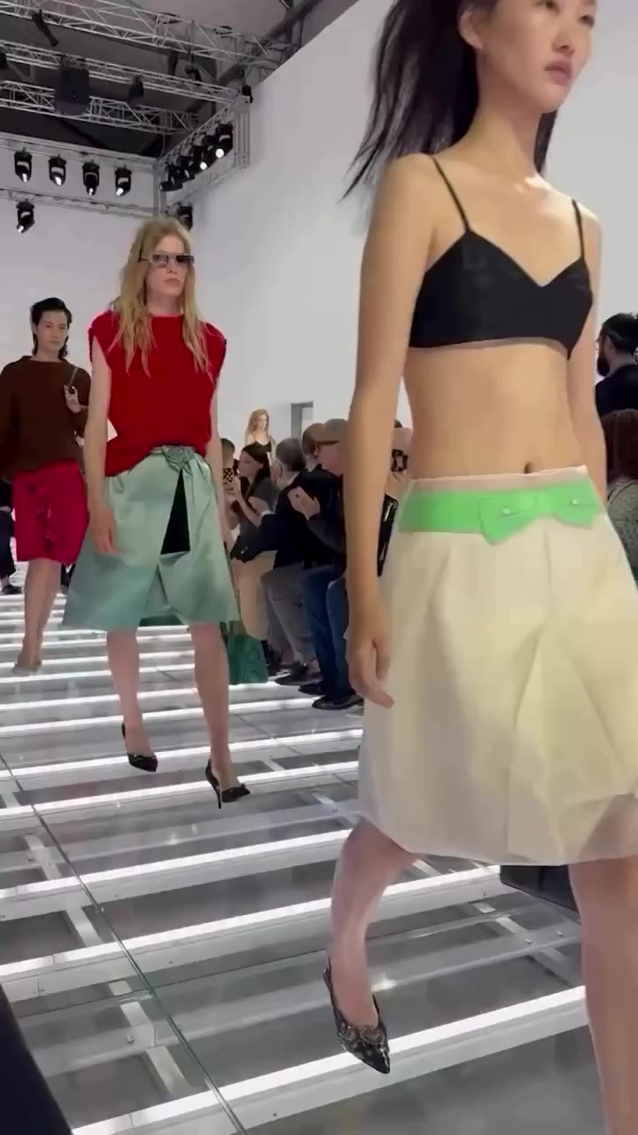 The skirt wasn’t just the statement — it was the whole attitude. @Prada SS27…