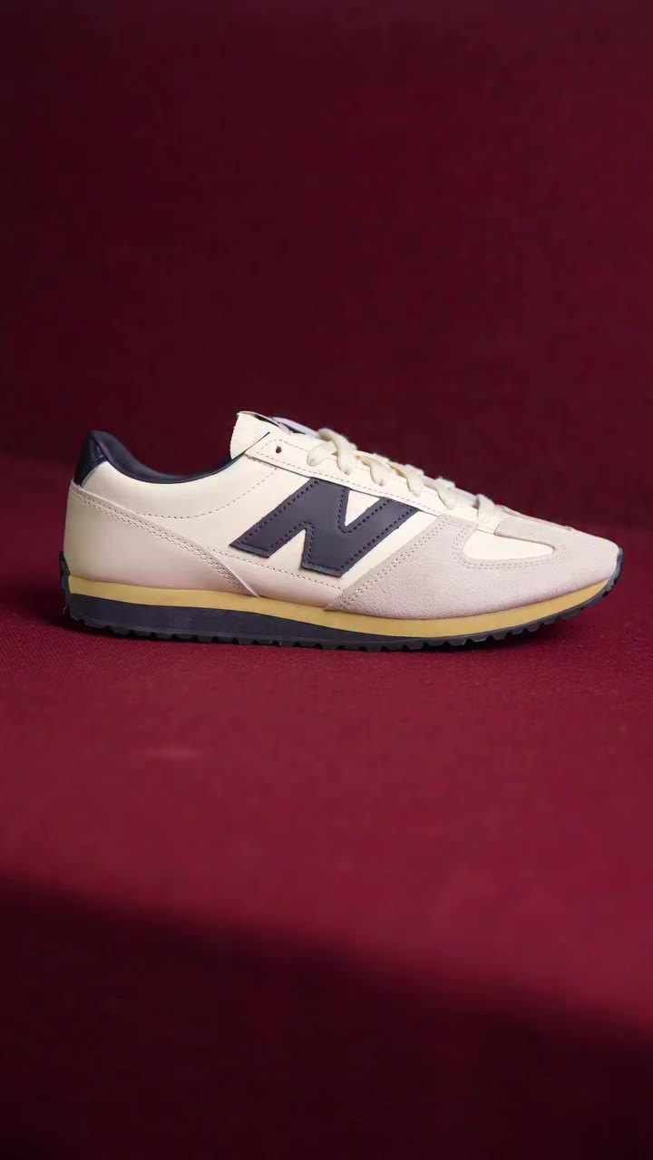 A ’70s runner, made for right now. 🏁👟 The New Balance 471 takes classic…