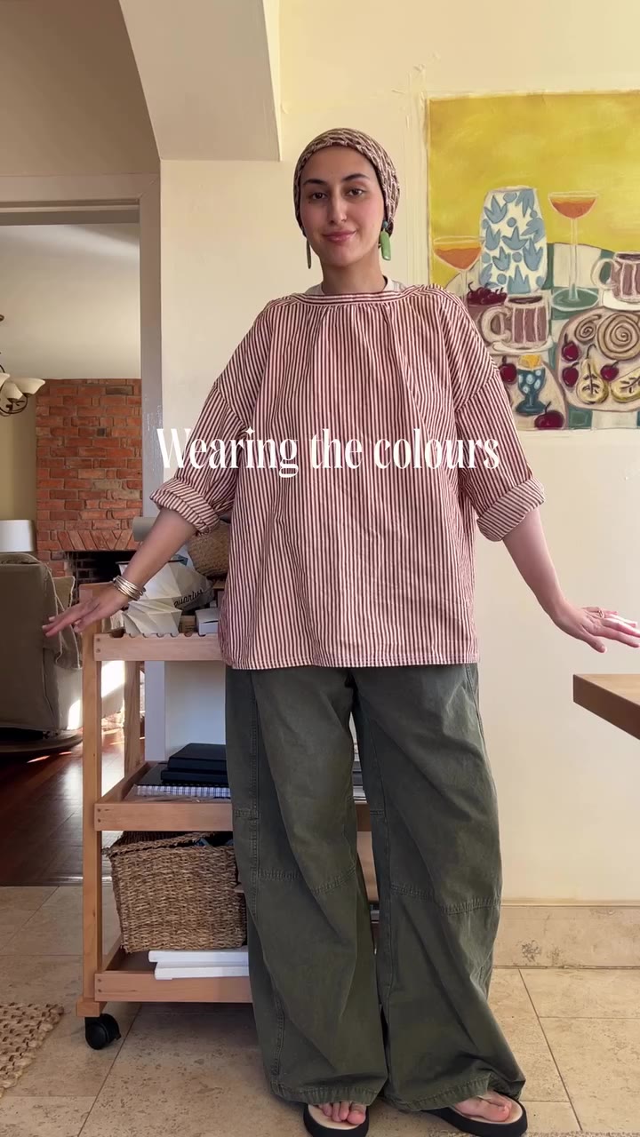 Wearing the colours I’m painting 💐 H said the painting reminded him of Alice…