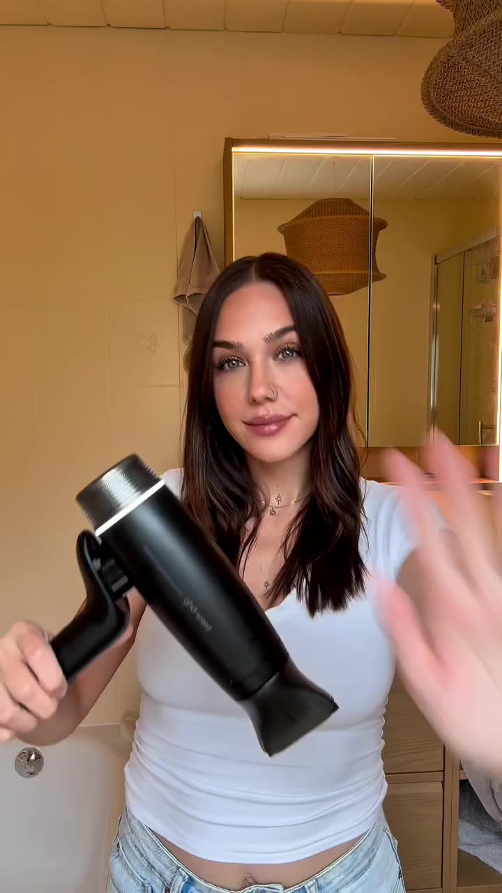 Föhnst du deine Haare immer noch auf voller Hitze? 👀 Kleiner Styling-Hack…