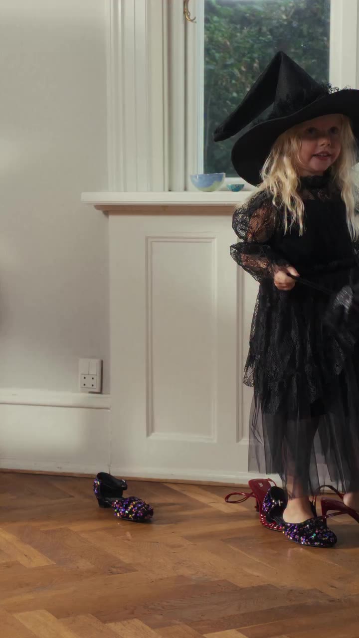 Some witchy moments before the party is over #zara #zarakids