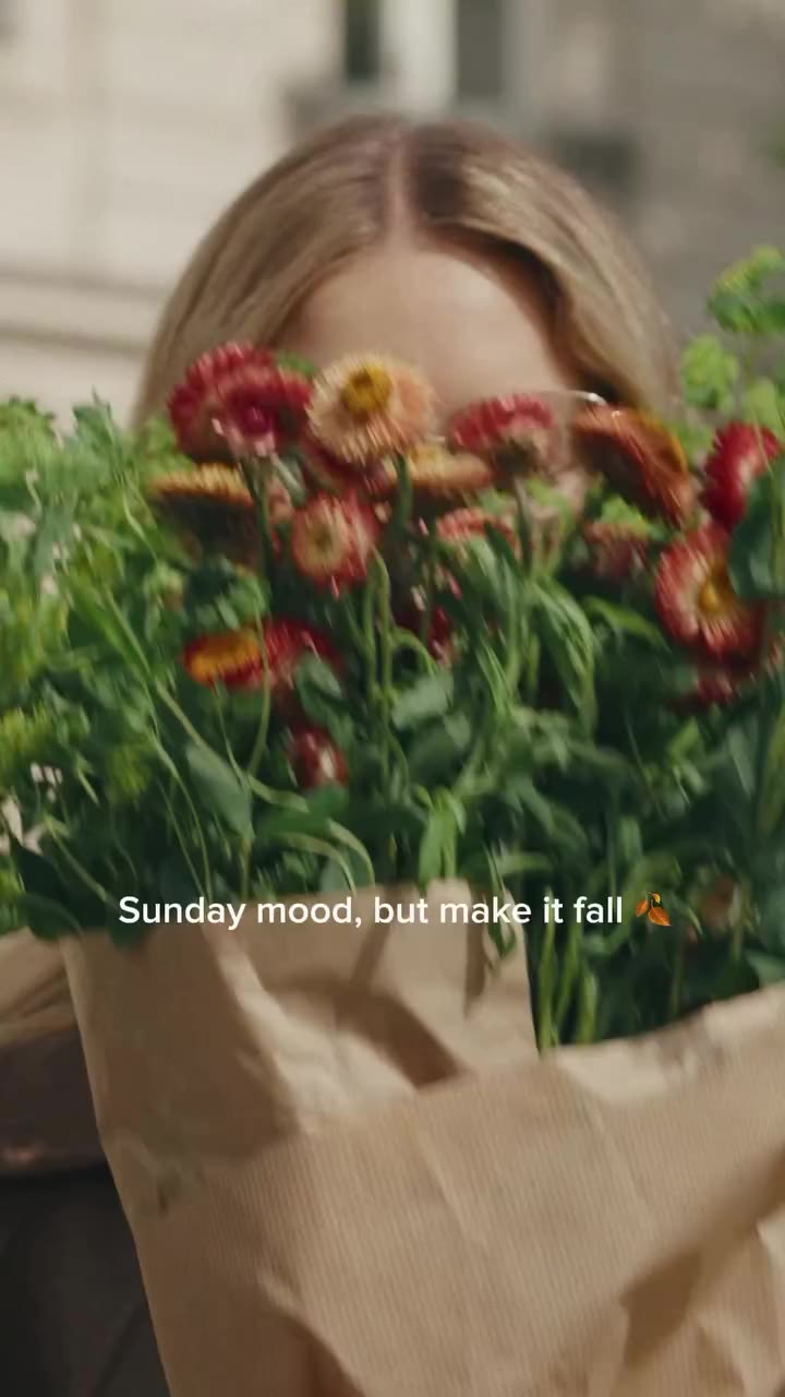 Ein paar Blumen, ein bisschen Herbstsonne. 💐☀️ So dürfen Sonntage aussehen…