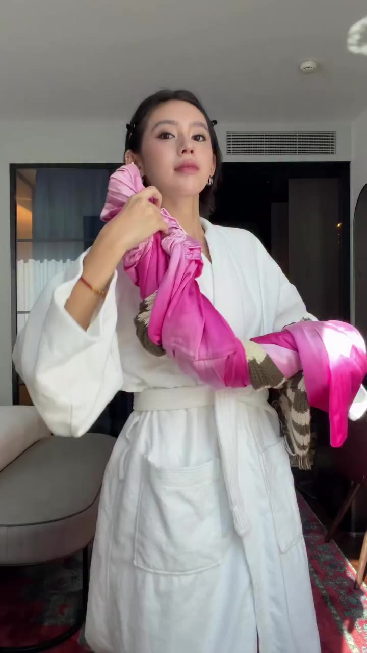 Pinky pinky in Prada #fitcheck #fyp #milanfashionweek #lixian