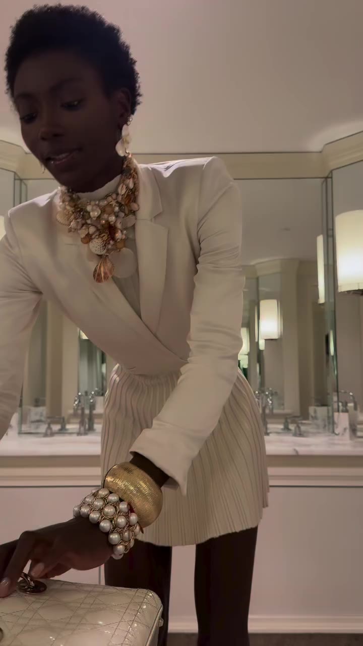 POV: I told my date “I’ll be right back” 💀 Meanwhile me in the bathroom…