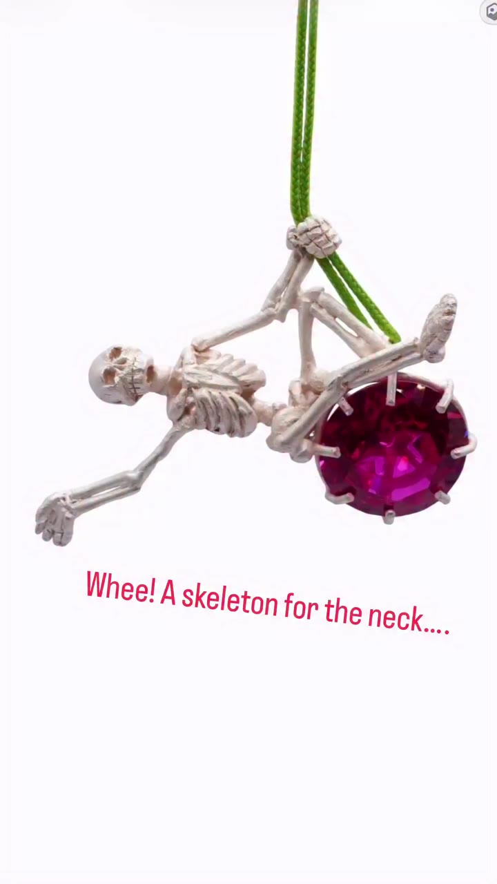 Whee! A skeleton for the neck… A brooch on a bird… A silver sausage… Lots of…