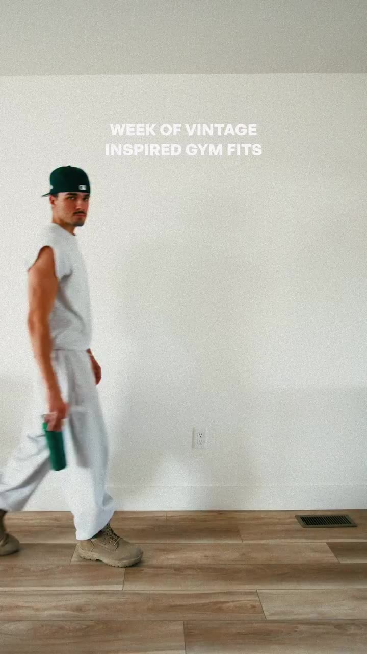 Weekly gym fits featuring the new @blenderbottle Fall Collection. Which color…
