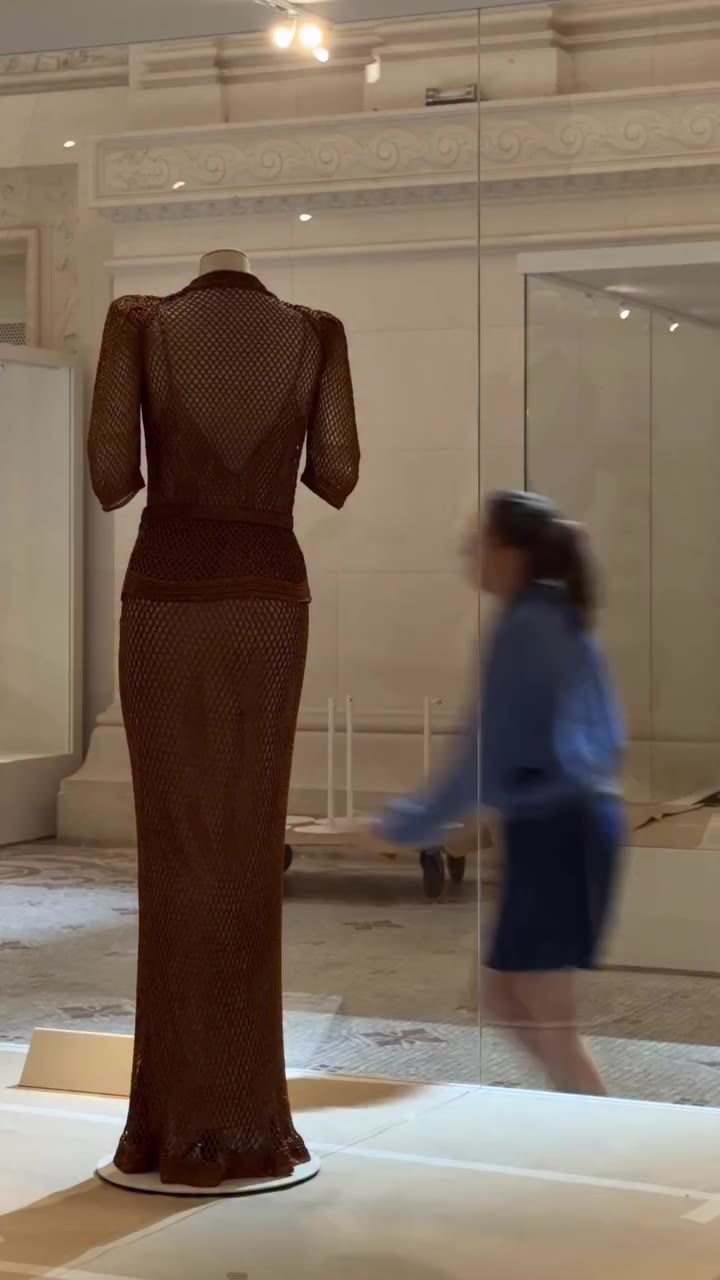 En direct 👀 | « Look ! 40 ans de mode au musée » ouvre bientôt ses portes 👗…