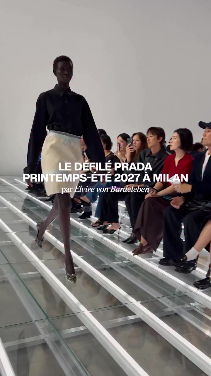 Prada a inauguré la Fashion week de Milan printemps-été 2027 ce mardi avec une…