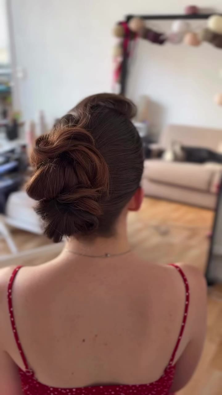 Event Hairstyle Tutorial ✨ Products used : Hairspray @schwarzkopfpro.fr Shine…
