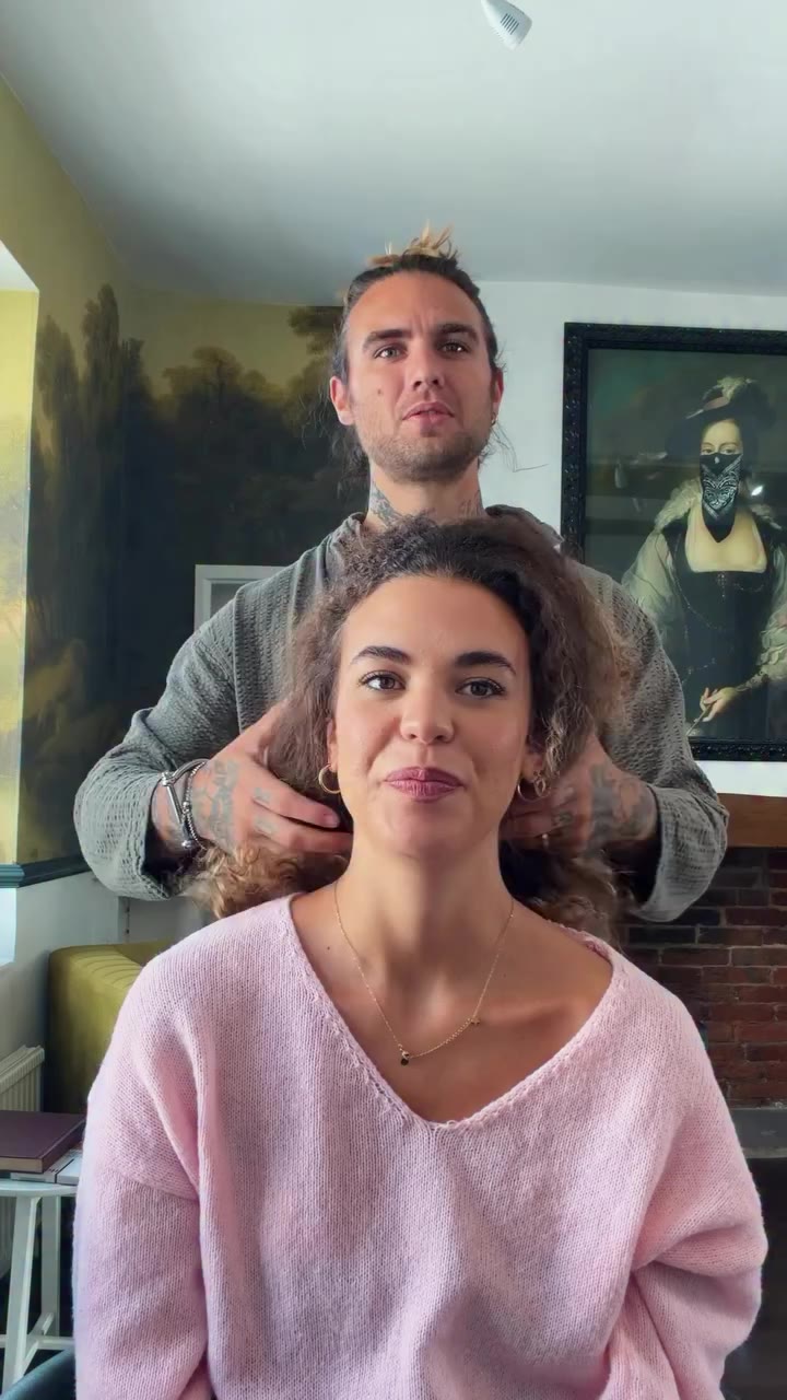 CARAMEL CURLS FOR EVE 🥰 I created ribbons of blonde and caramel which I think…