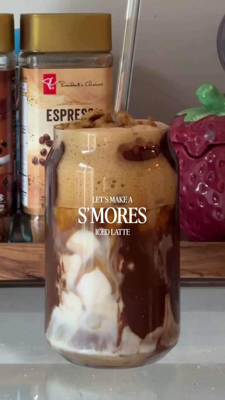Celebrating the first day of fall with the perfect cozy drink 🔥🍂@vickdibiase
