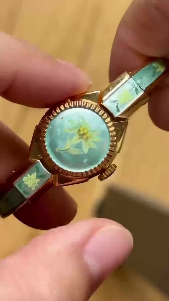 Vintage watches were built different 😍 Peekaboo watches from Esty seller…