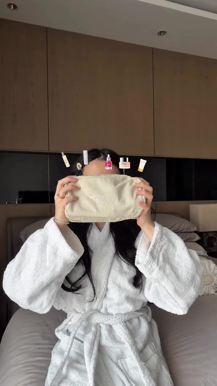 soft morning skincare lineup ✨☁️ products used: @elemis_id collagen toning…
