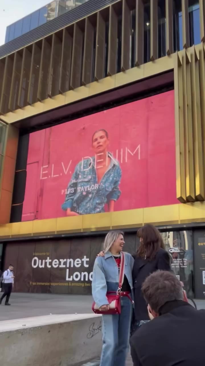 A true pinch me moment 💙 @elvdenim featuring @pips_taylor on the Outernet…