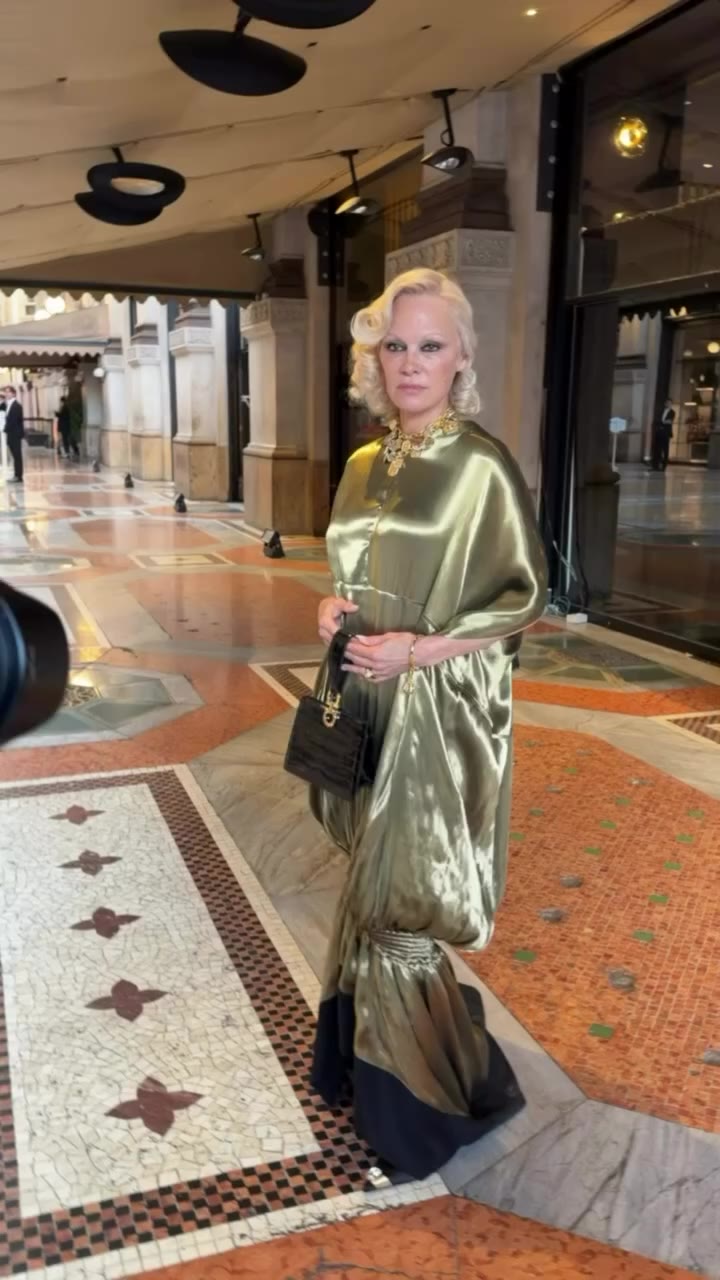 #PamelaAnderson is glowing at #VogueWorld Milano, wearing @theofficialpandora.