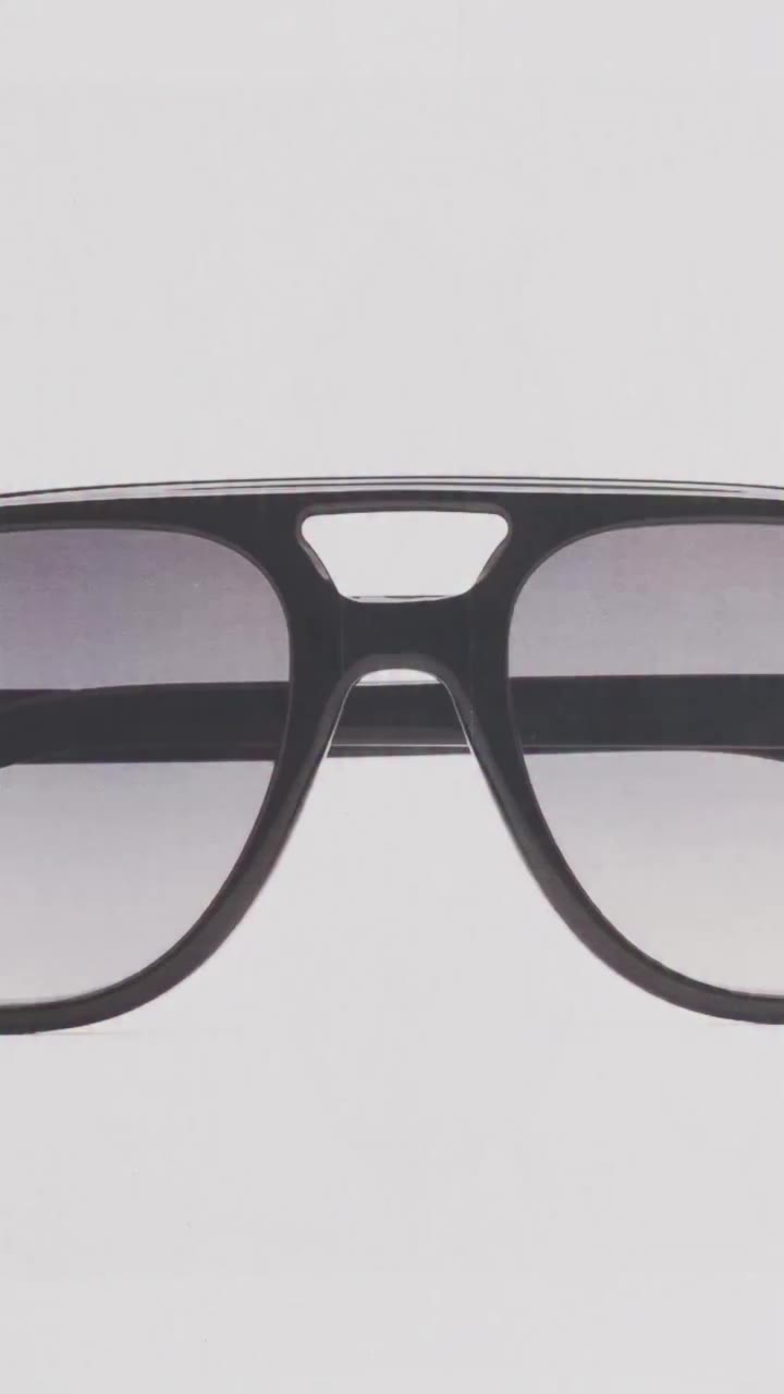 The kind of frame that makes choosing a colour the hardest part. SEBERG.