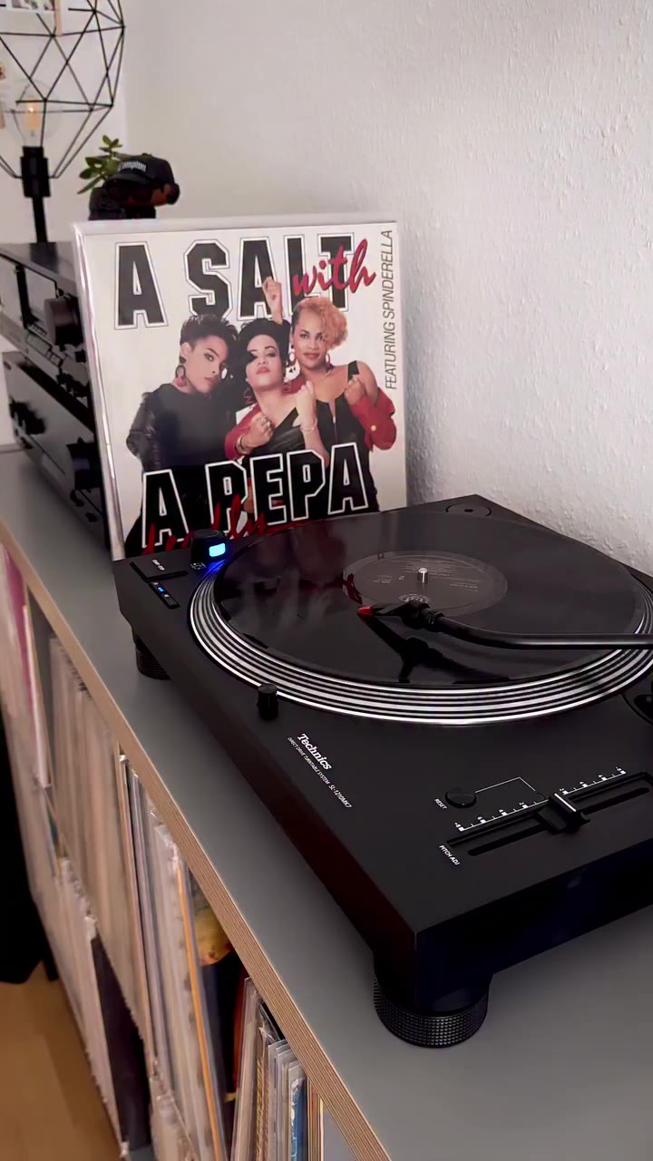 Needle down. Volume up. 🎶🖤 @saltnpepaofficial - A Salt With A Deadly Pepa…