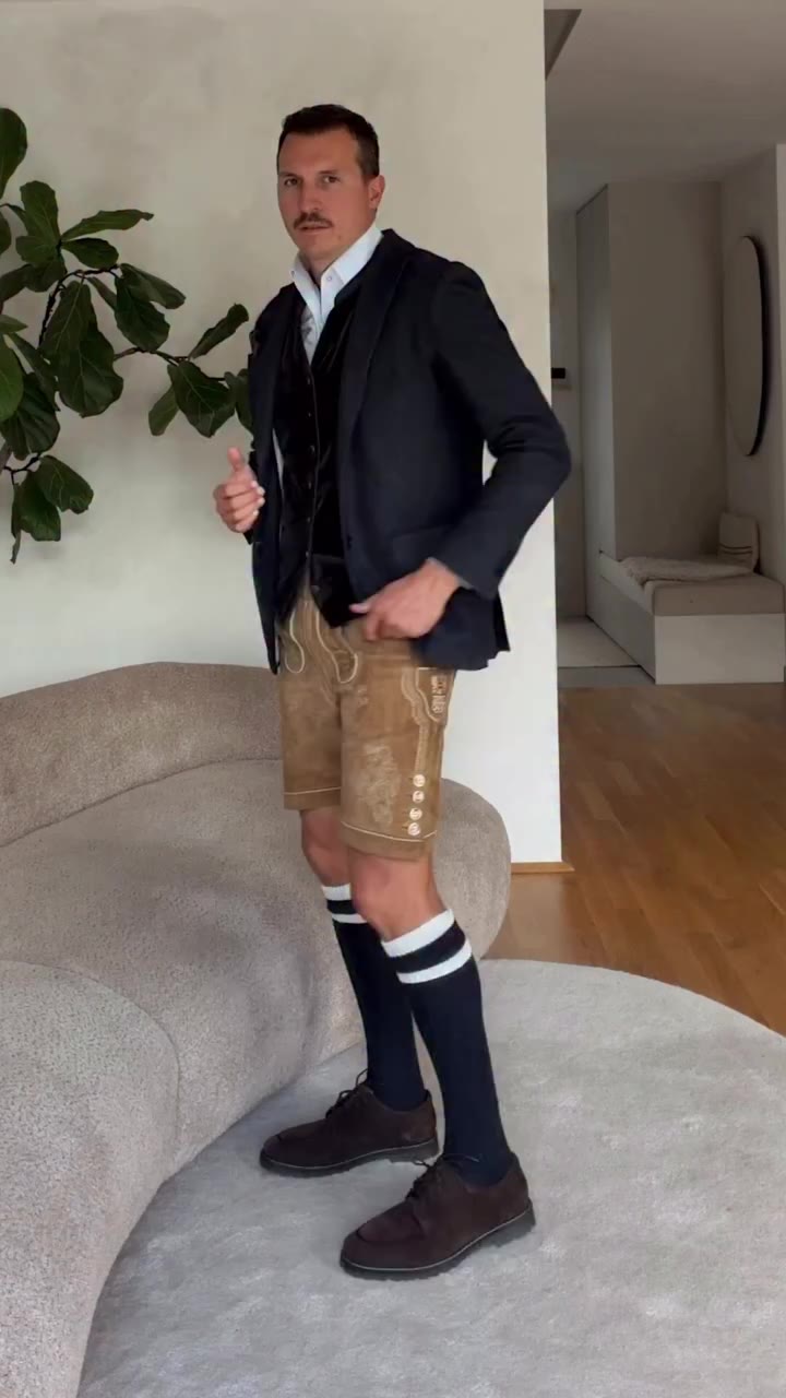 Anzeige | Tracht, aber modern. 🤎 Für mich steht und fällt der Look mit den…